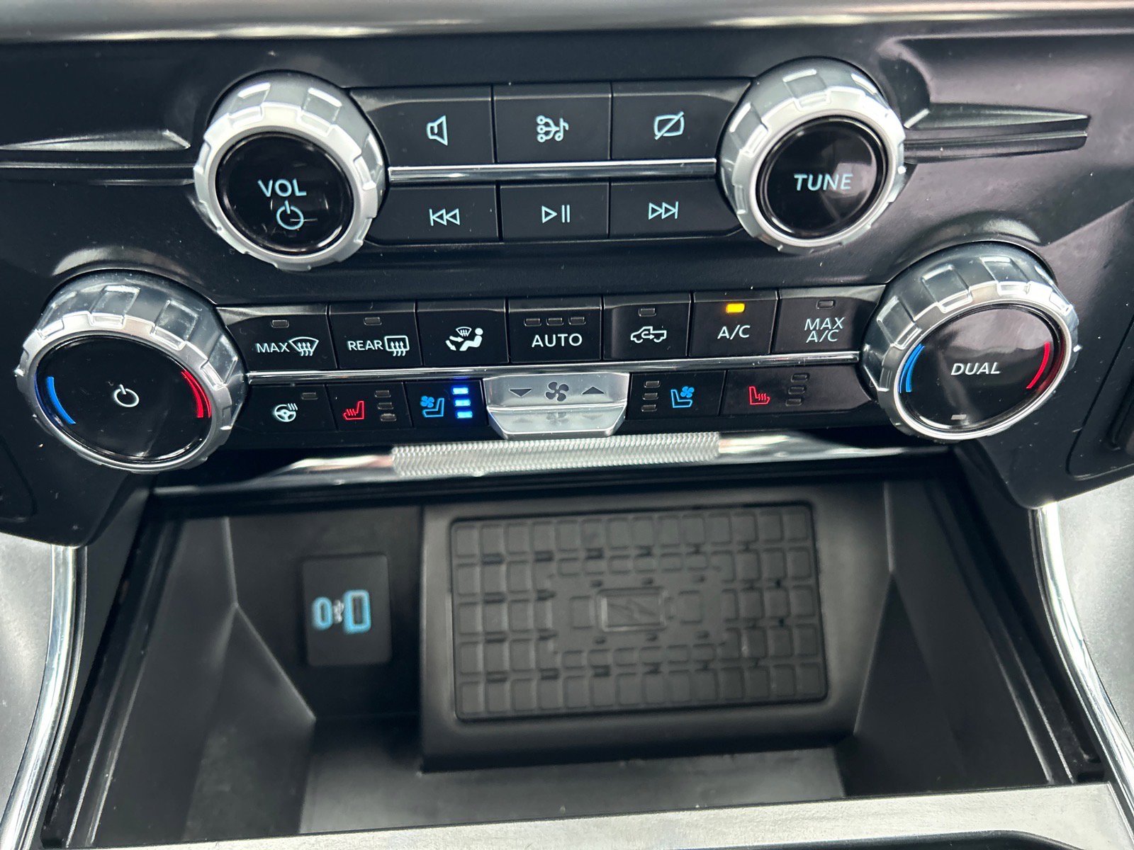 Certified 2023 Ford F150 Lariat w/ Equipment Group 502A High image 29