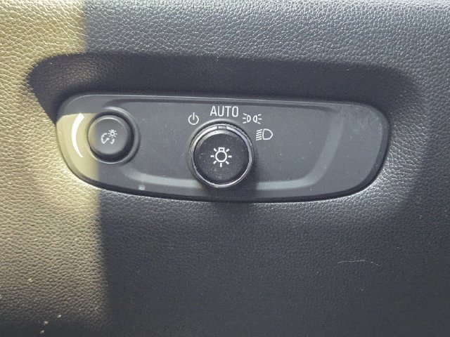 Used 2023 Chevrolet Traverse LT FWD image 21
