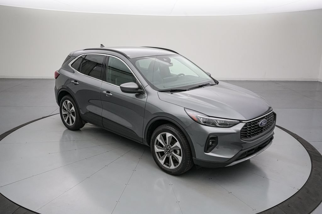 Certified 2025 Ford Escape Platinum AWD/4WD image 2