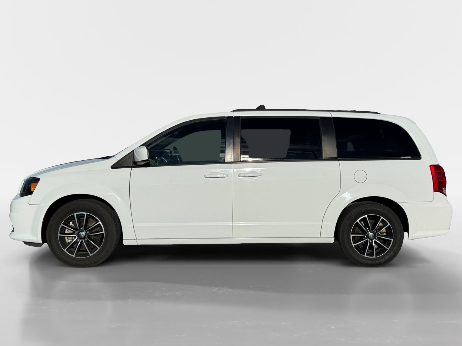 Used 2018 Dodge Grand Caravan GT FWD image 2