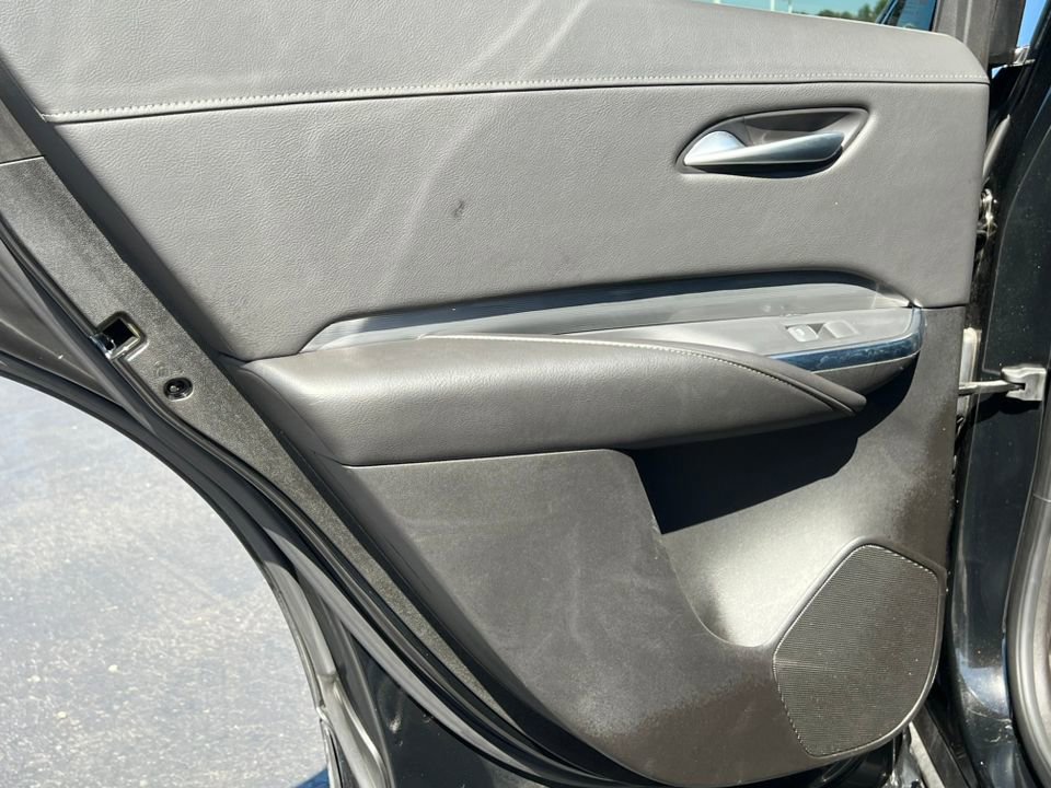 Used 2025 Cadillac XT4 Premium Luxury image 33