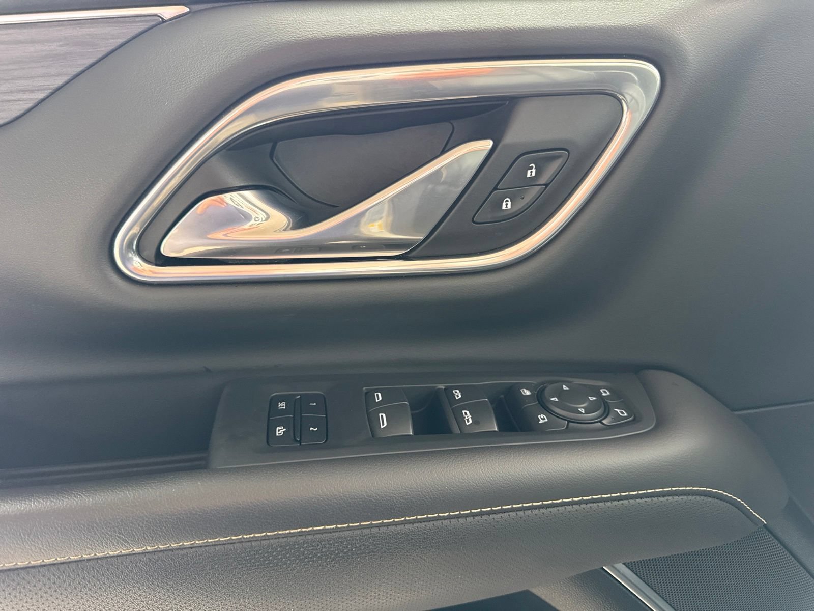Used 2021 GMC Yukon SLT w/ SLT Premium Package AWD/4WD image 28