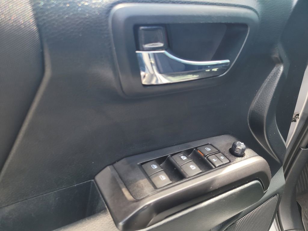 Used 2019 Toyota Tacoma TRD Off-Road AWD/4WD image 14