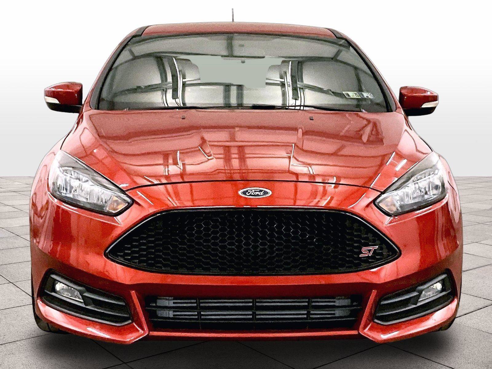 Certified 2018 Ford Focus ST FWD image 3