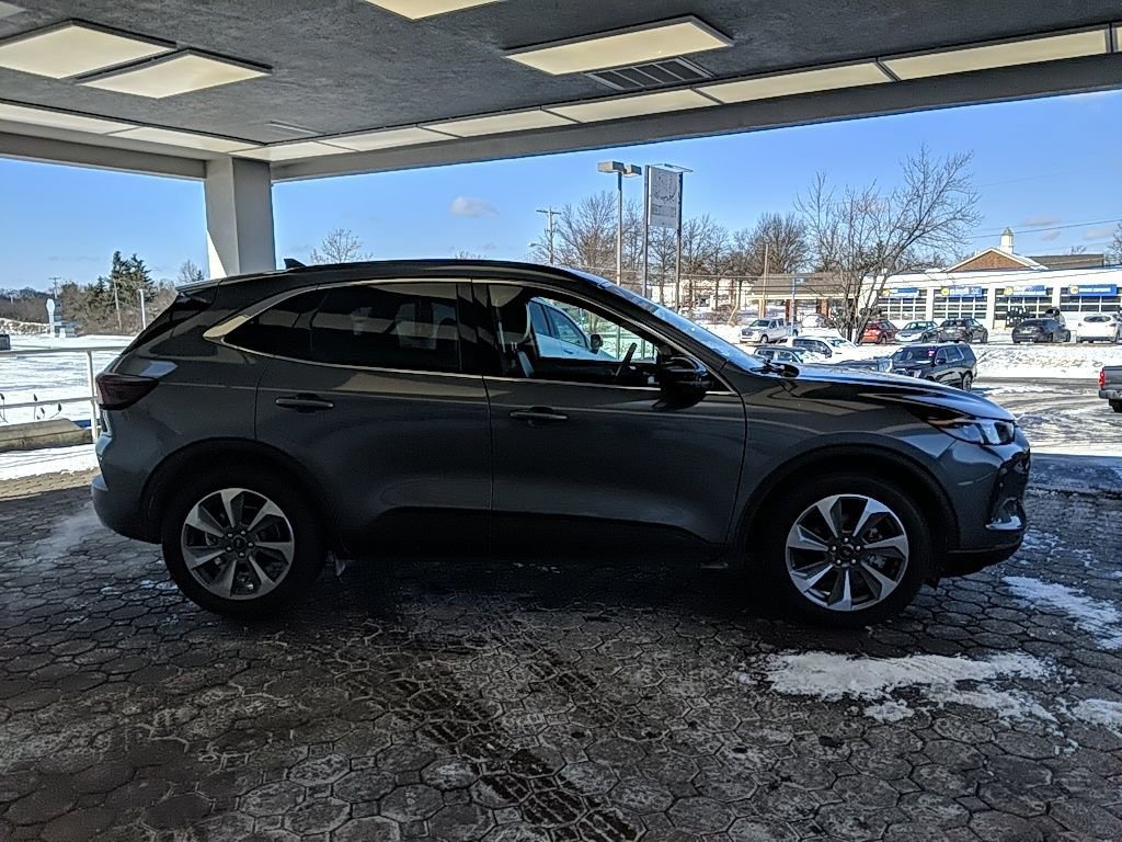 Certified 2025 Ford Escape Platinum image 2