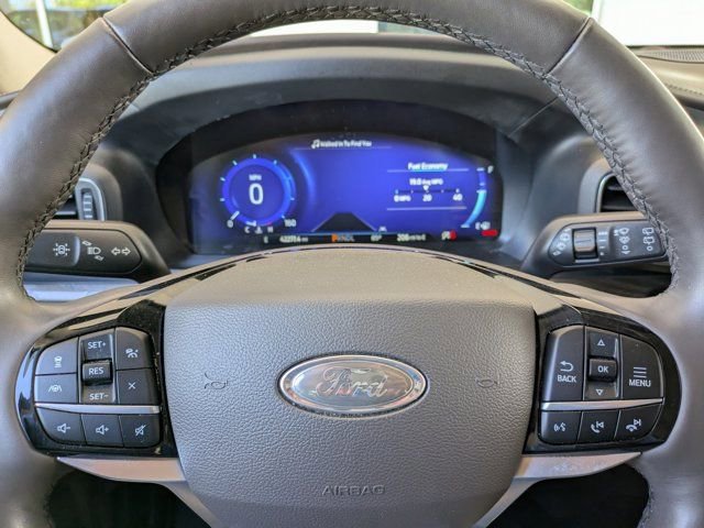 Certified 2022 Ford Explorer Platinum w/ Equipment Group 601A image 27