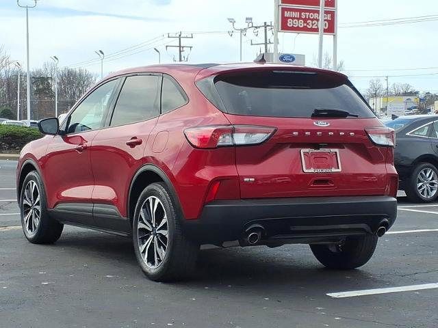 Certified 2022 Ford Escape SE w/ SE Sport Appearance Package FWD image 3