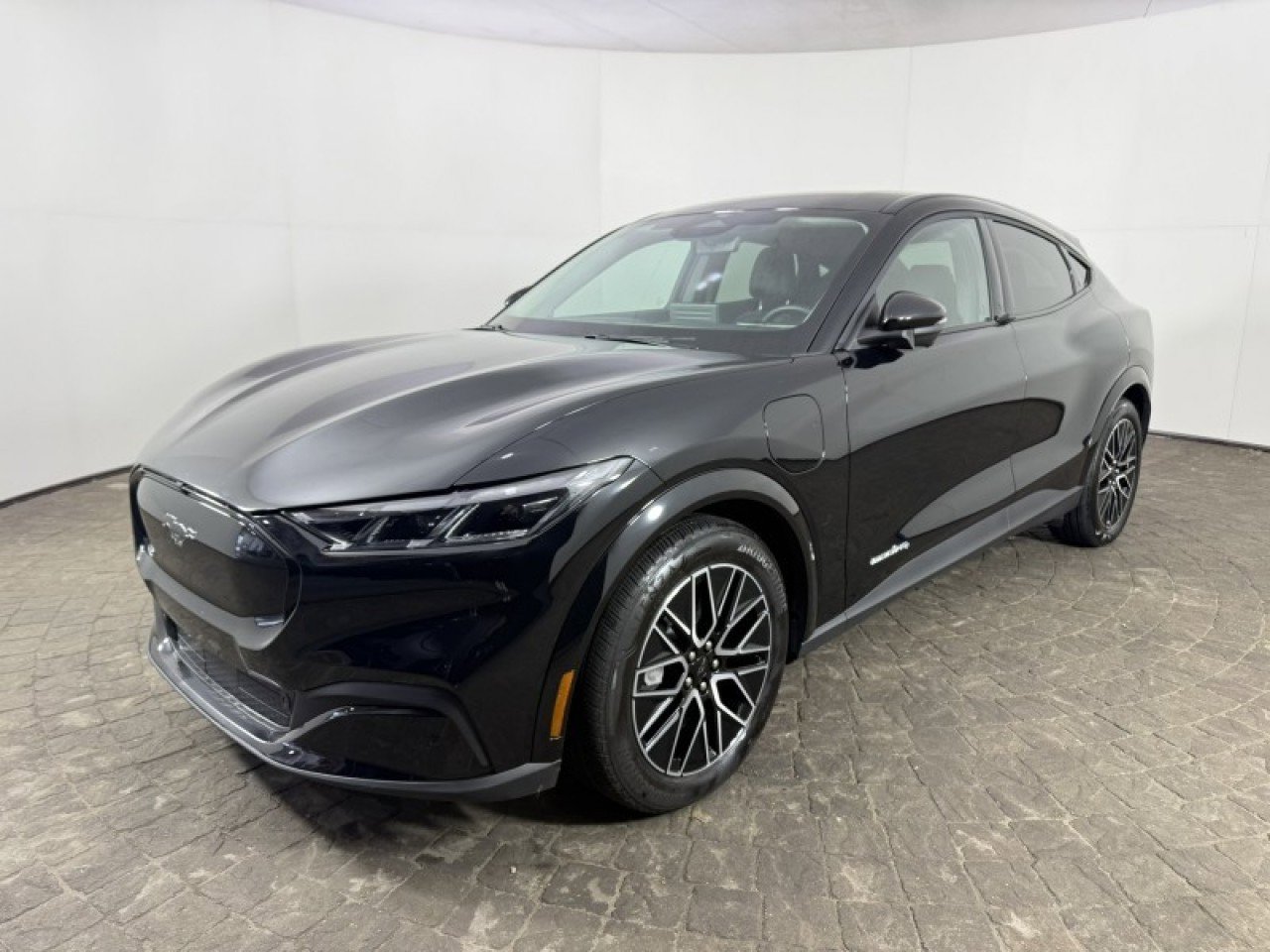 Certified 2025 Ford Mustang Mach-E Premium AWD/4WD image 3