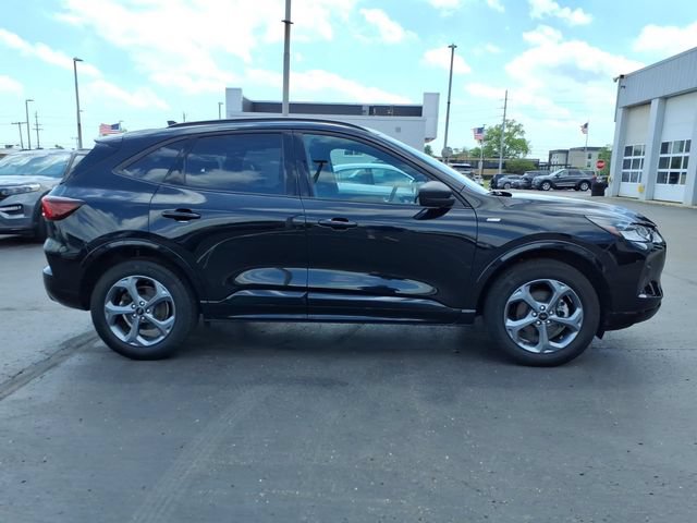 Certified 2024 Ford Escape ST-Line w/ Tech Pack #1 AWD/4WD image 7