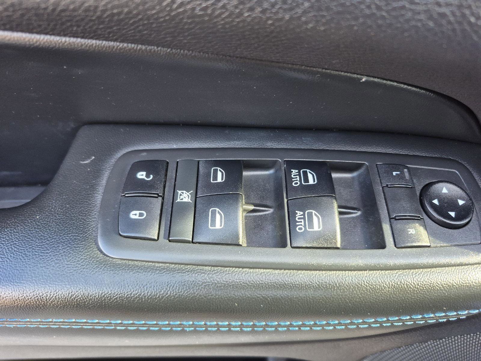 Used 2019 Jeep Grand Cherokee Laredo image 13