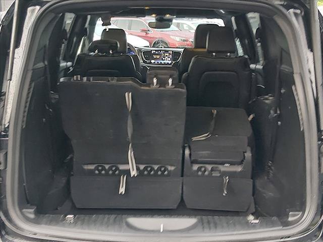 Used 2025 Chrysler Pacifica Select FWD image 15