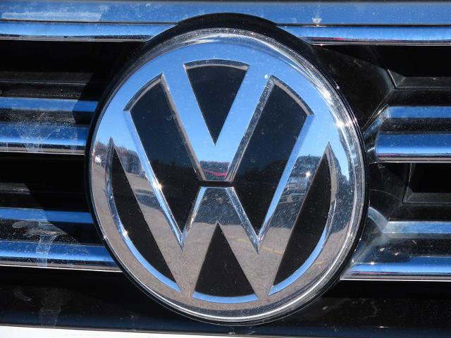 Used 2019 Volkswagen Tiguan SEL Premium image 11