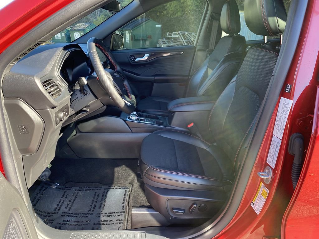 Certified 2025 Ford Escape ST-Line w/ Tech Pack #1 image 5