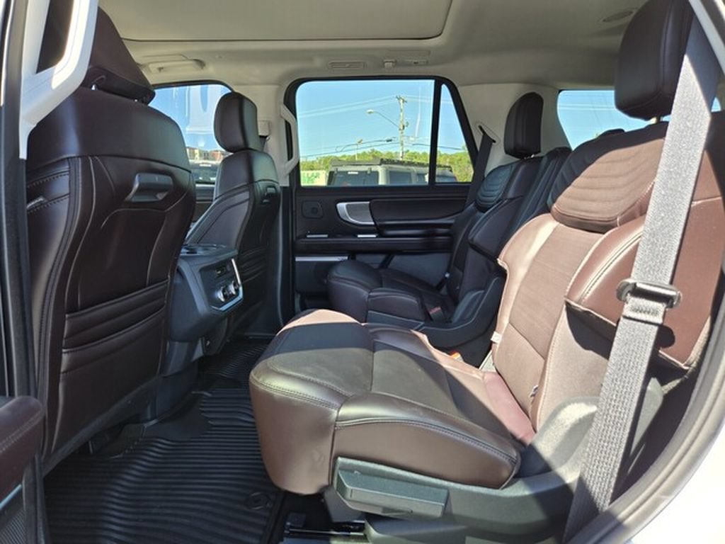 Certified 2025 Ford Expedition Platinum w/ Platinum Ultimate Package AWD/4WD image 13