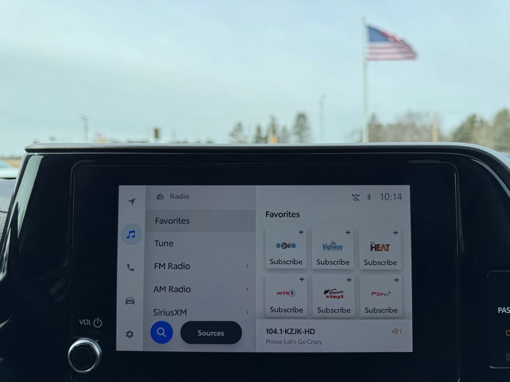 Used 2024 Toyota Highlander LE image 18