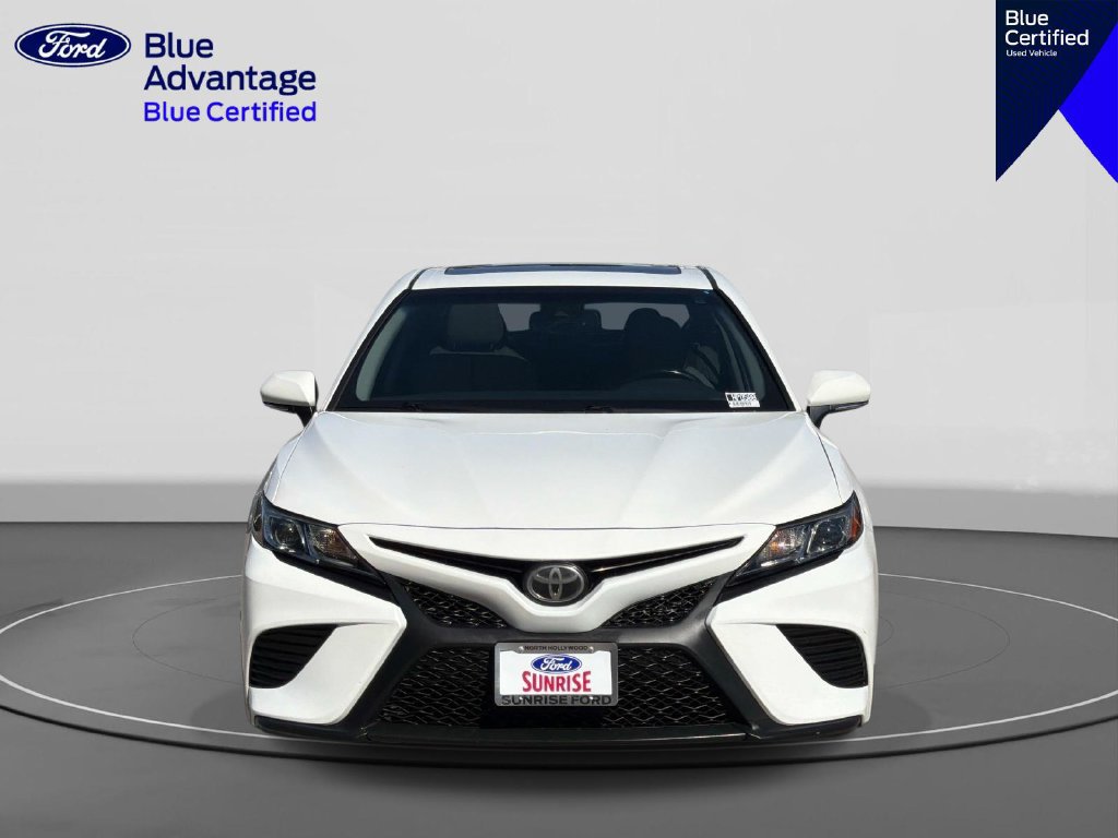 Used 2018 Toyota Camry SE w/ Moonroof Package FWD image 3