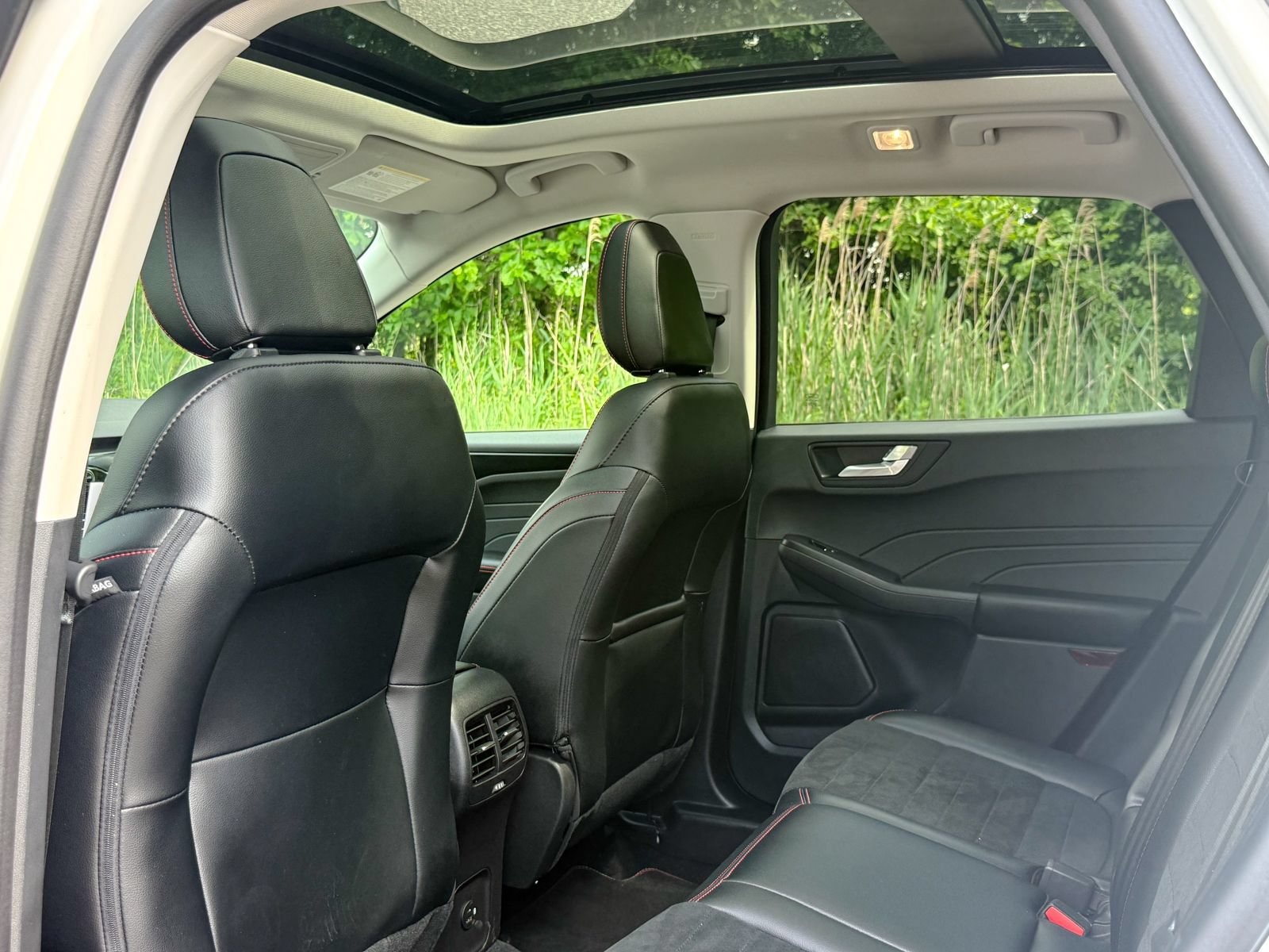 Certified 2022 Ford Escape SEL w/ SEL Stealth AWD Package image 21