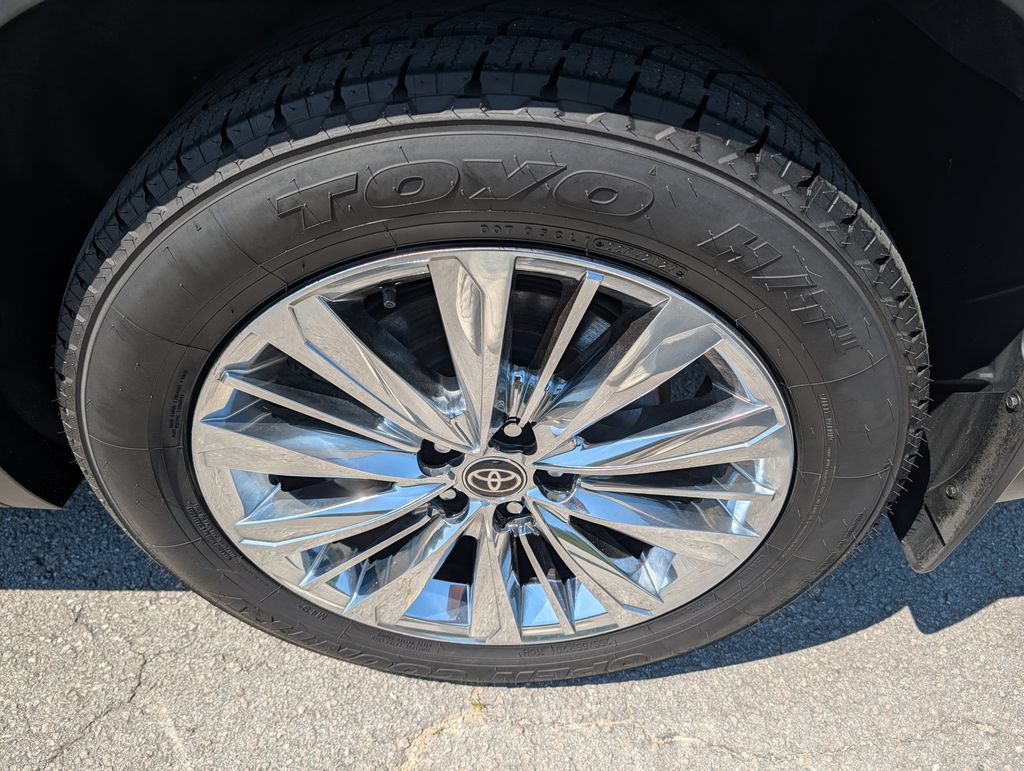 Used 2024 Toyota Grand Highlander AWD image 36
