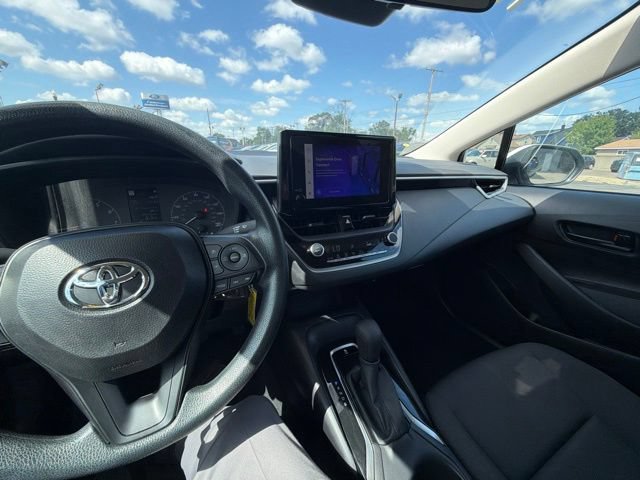 Used 2025 Toyota Corolla LE FWD image 32