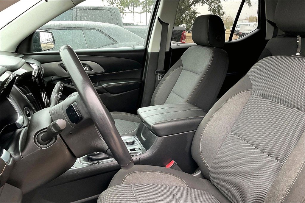 Used 2021 Chevrolet Traverse LT image 12