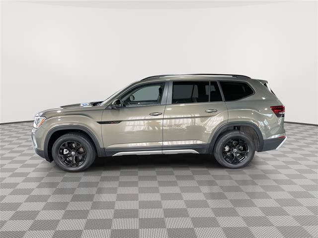 Used 2024 Volkswagen Atlas Peak Edition SEL AWD/4WD image 2