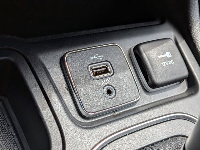 Used 2019 Jeep Cherokee Latitude w/ Popular Appearance Group FWD image 20