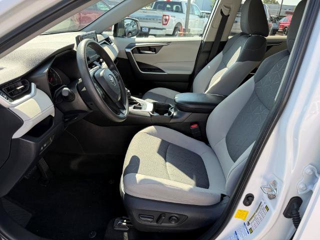 Used 2020 Toyota RAV4 XLE AWD/4WD image 13