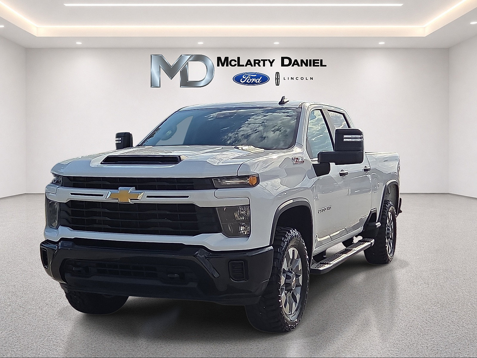 Used 2024 Chevrolet Silverado 2500 Custom w/ Custom Convenience Package AWD/4WD image 2
