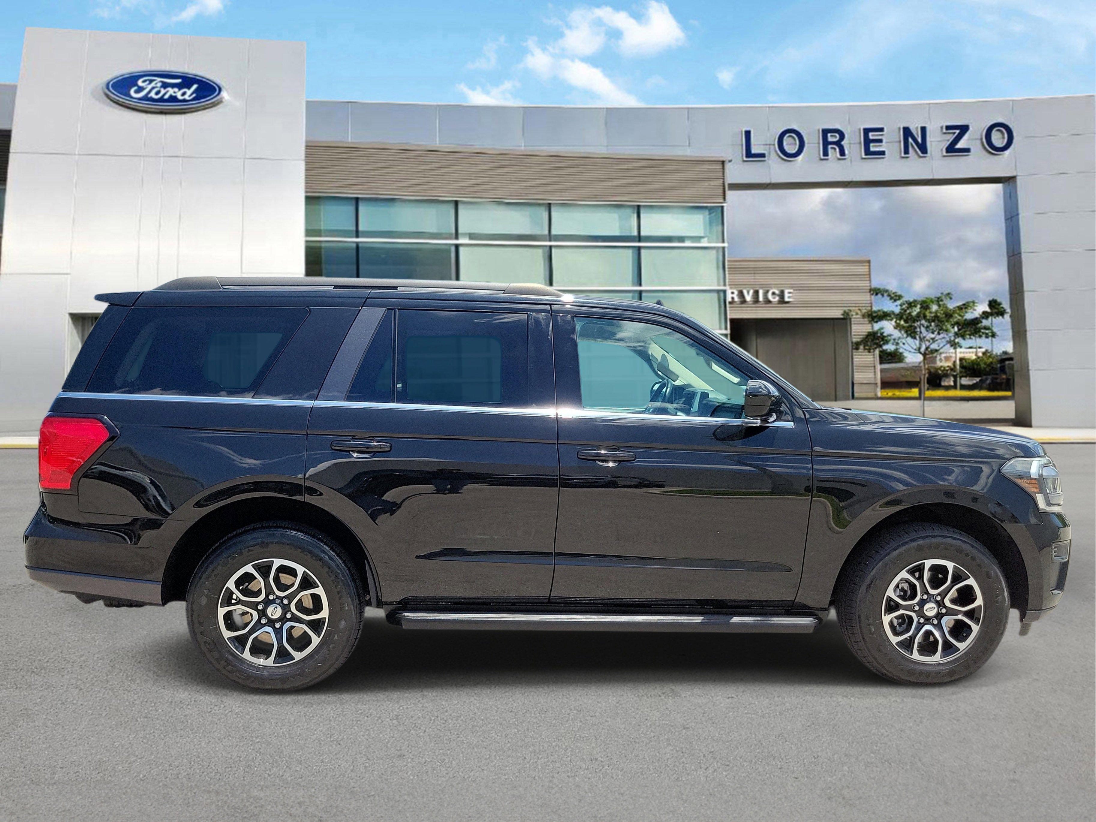 Certified 2023 Ford Expedition XLT RWD image 4