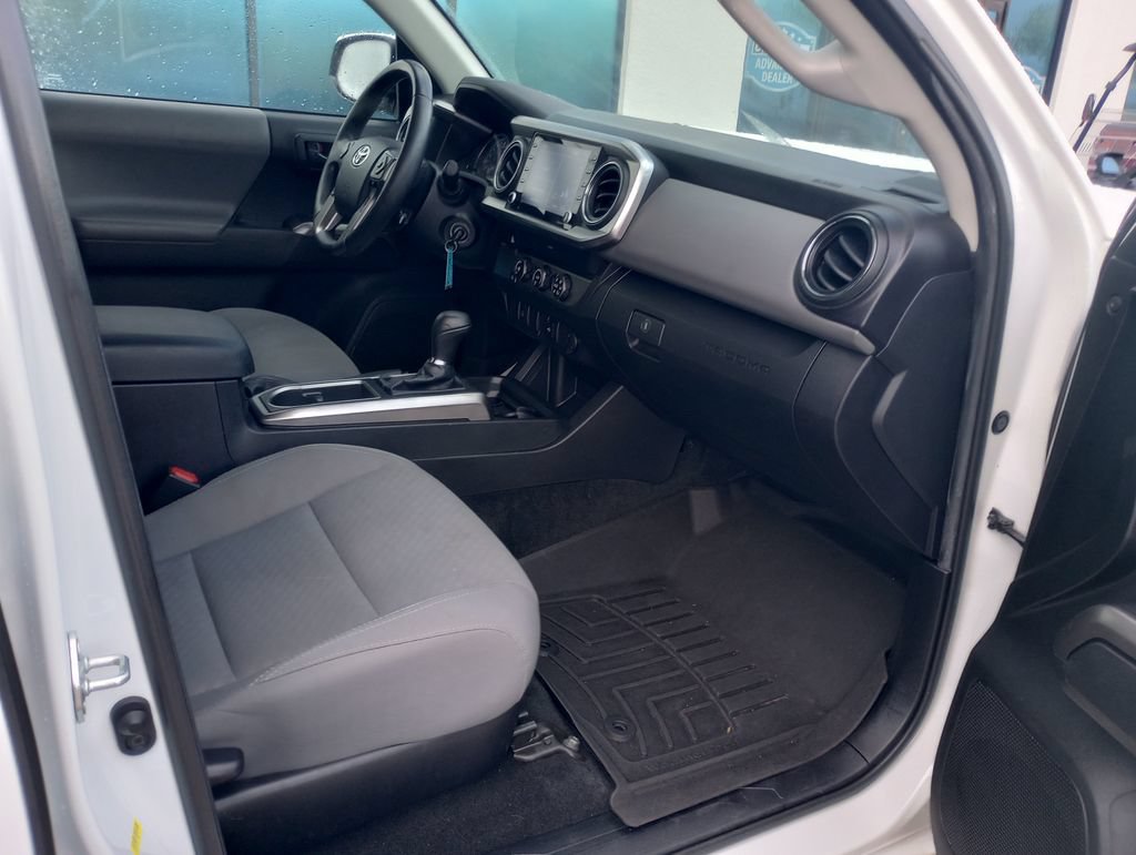 Used 2022 Toyota Tacoma SR5 RWD image 11
