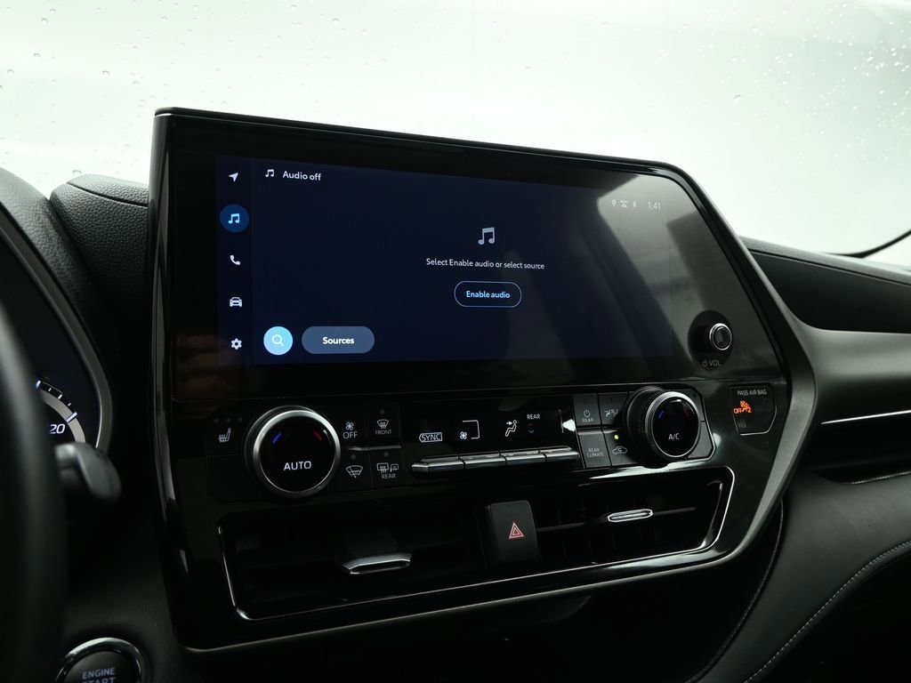 Used 2023 Toyota Highlander XLE image 14