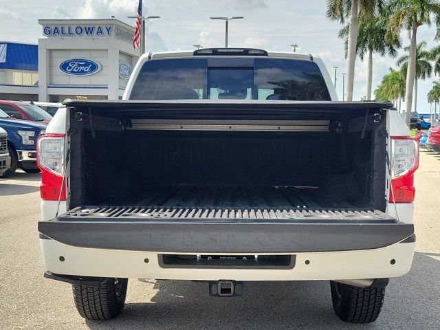 Used 2021 Nissan Titan SV w/ SV Convenience Package RWD image 10