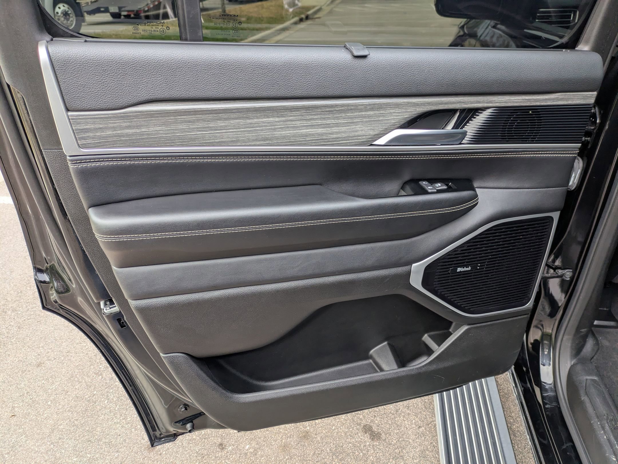 Used 2024 Jeep Wagoneer Series III w/ Premium Group I image 30