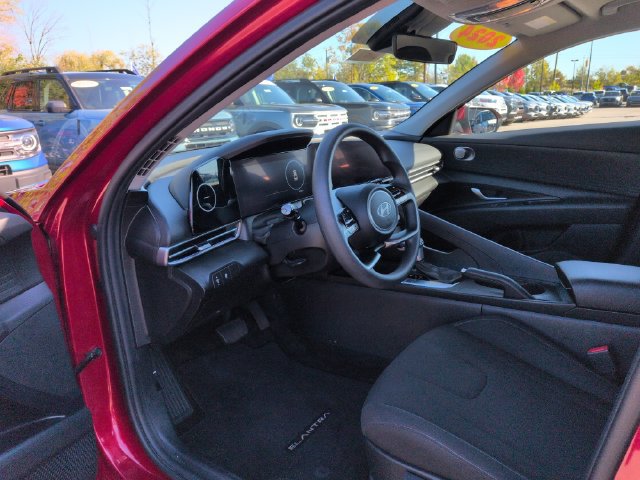 Used 2024 Hyundai Elantra SEL FWD image 29