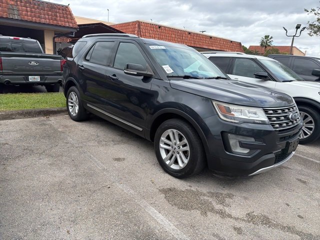Certified 2017 Ford Explorer XLT image 2