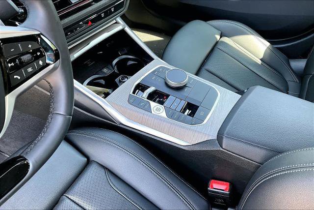 Used 2025 BMW 330i xDrive Sedan AWD/4WD image 32
