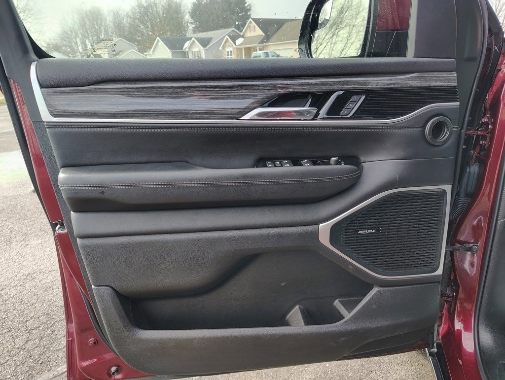 Used 2022 Jeep Wagoneer Series III w/ Flexible Seating Group image 11