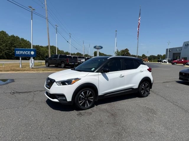 Used 2020 Nissan Kicks SR w/ SR Premium Package FWD image 3