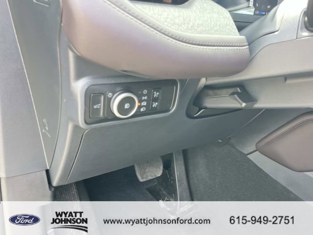 Certified 2025 Ford Explorer Platinum w/ LUX Leather Package image 32