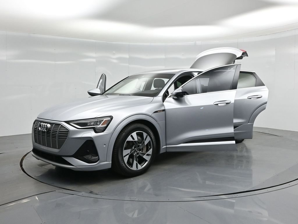 Used 2022 Audi e-tron Premium Plus image 31