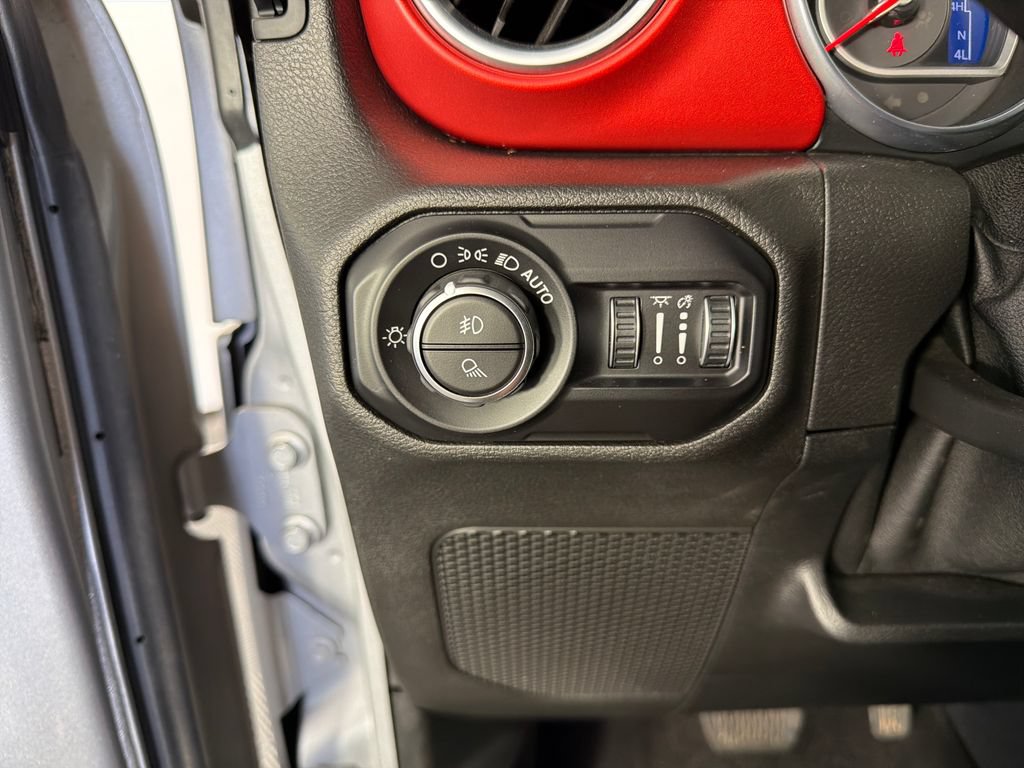 Used 2020 Jeep Gladiator Rubicon AWD/4WD image 15
