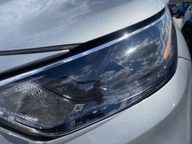 Used 2022 Toyota Highlander XLE FWD image 12