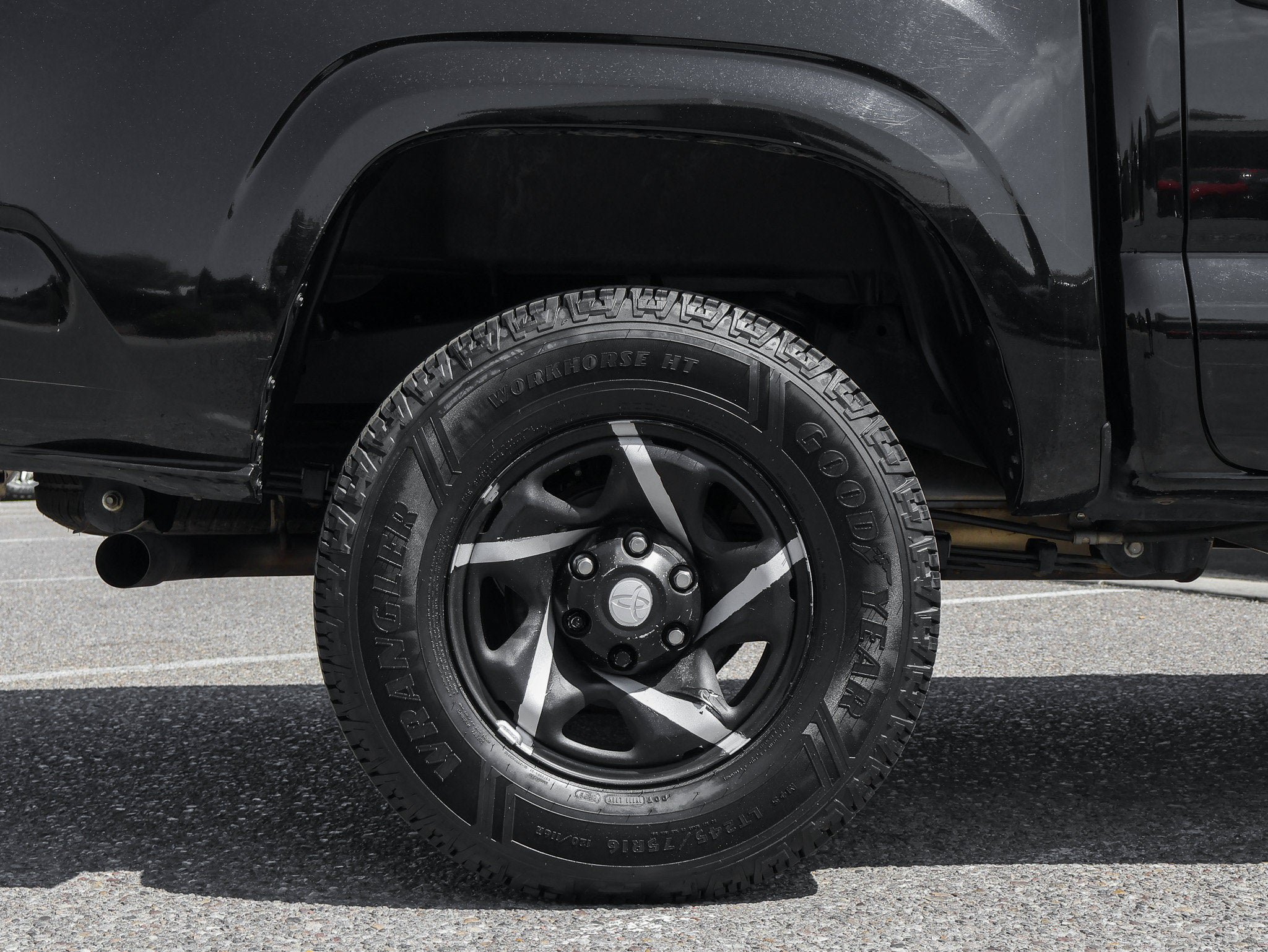 Used 2021 Toyota Tacoma SR AWD/4WD image 12