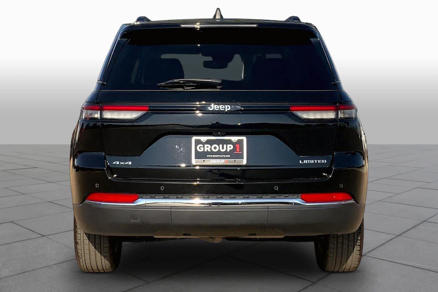 Used 2023 Jeep Grand Cherokee Limited AWD/4WD image 4