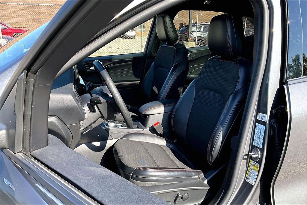 Certified 2023 Ford Escape ST-Line w/ Tech Pack #1 AWD/4WD image 24