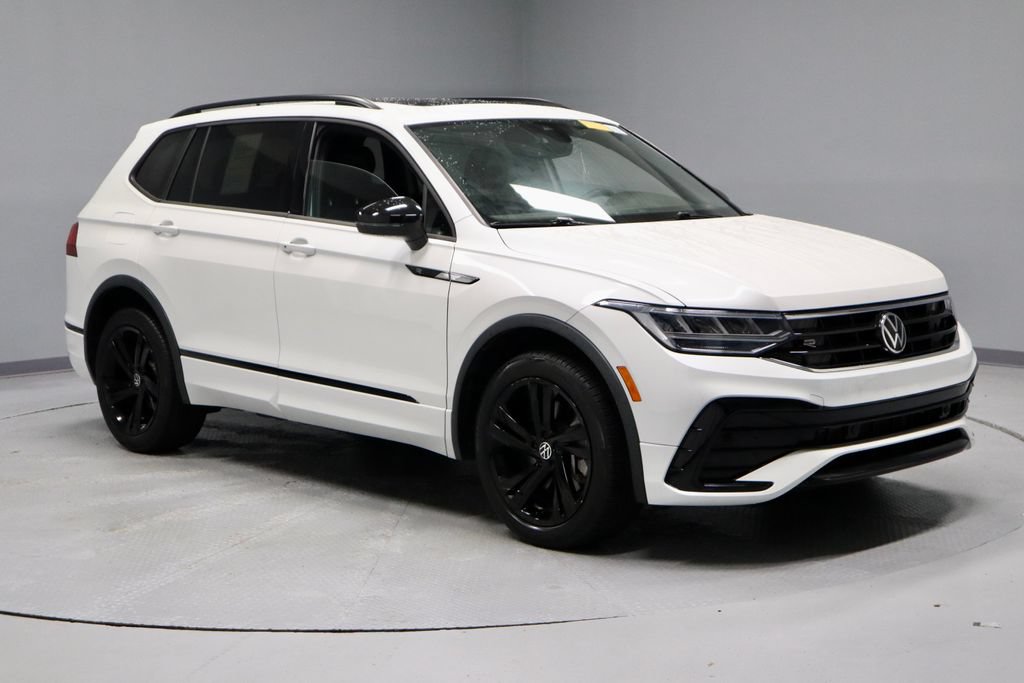 Used 2023 Volkswagen Tiguan SE R-Line AWD/4WD image 1
