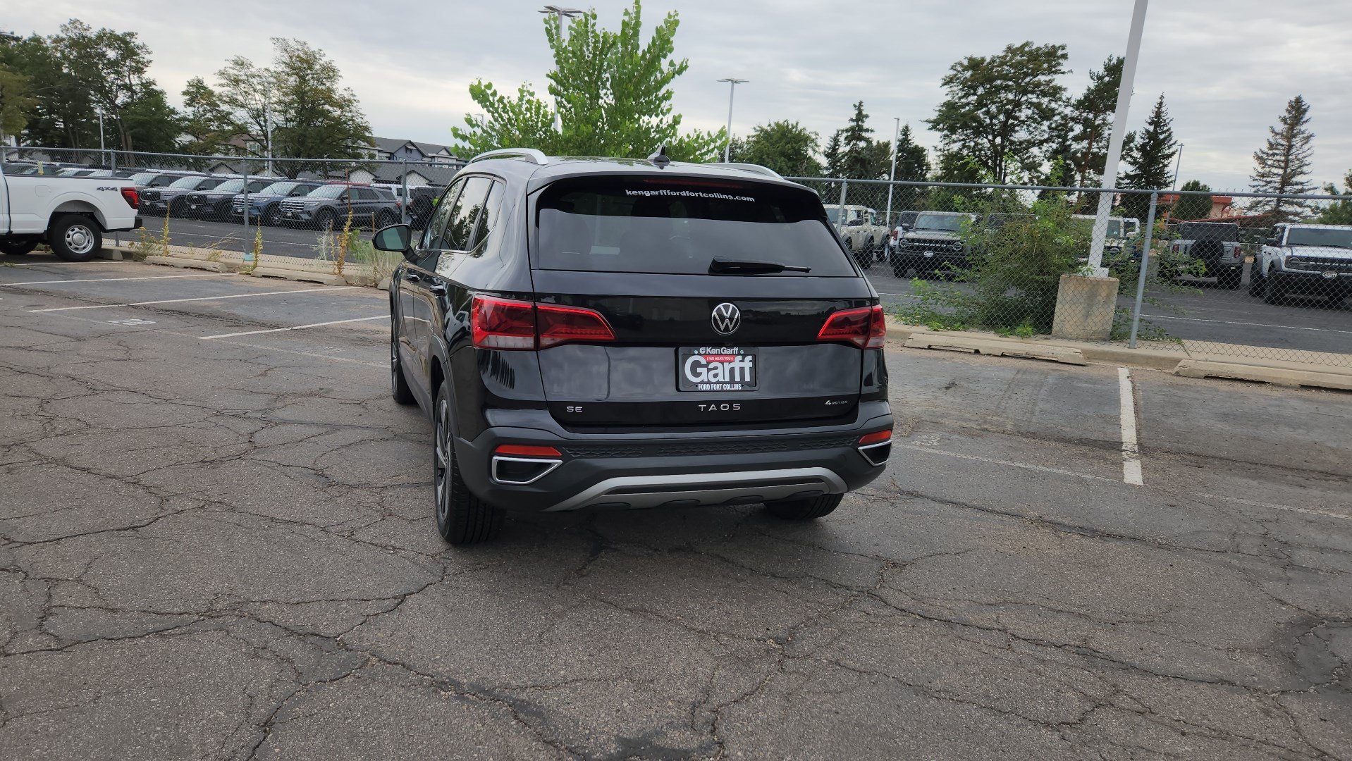 Used 2024 Volkswagen Taos SE AWD/4WD image 9