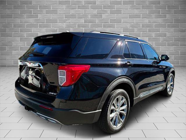Certified 2023 Ford Explorer XLT w/ Equipment Group 202A AWD/4WD image 3