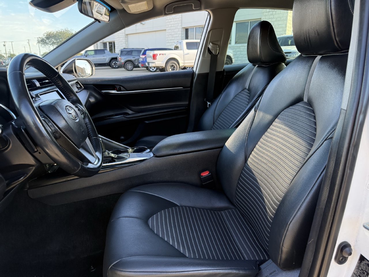 Used 2020 Toyota Camry SE FWD image 25