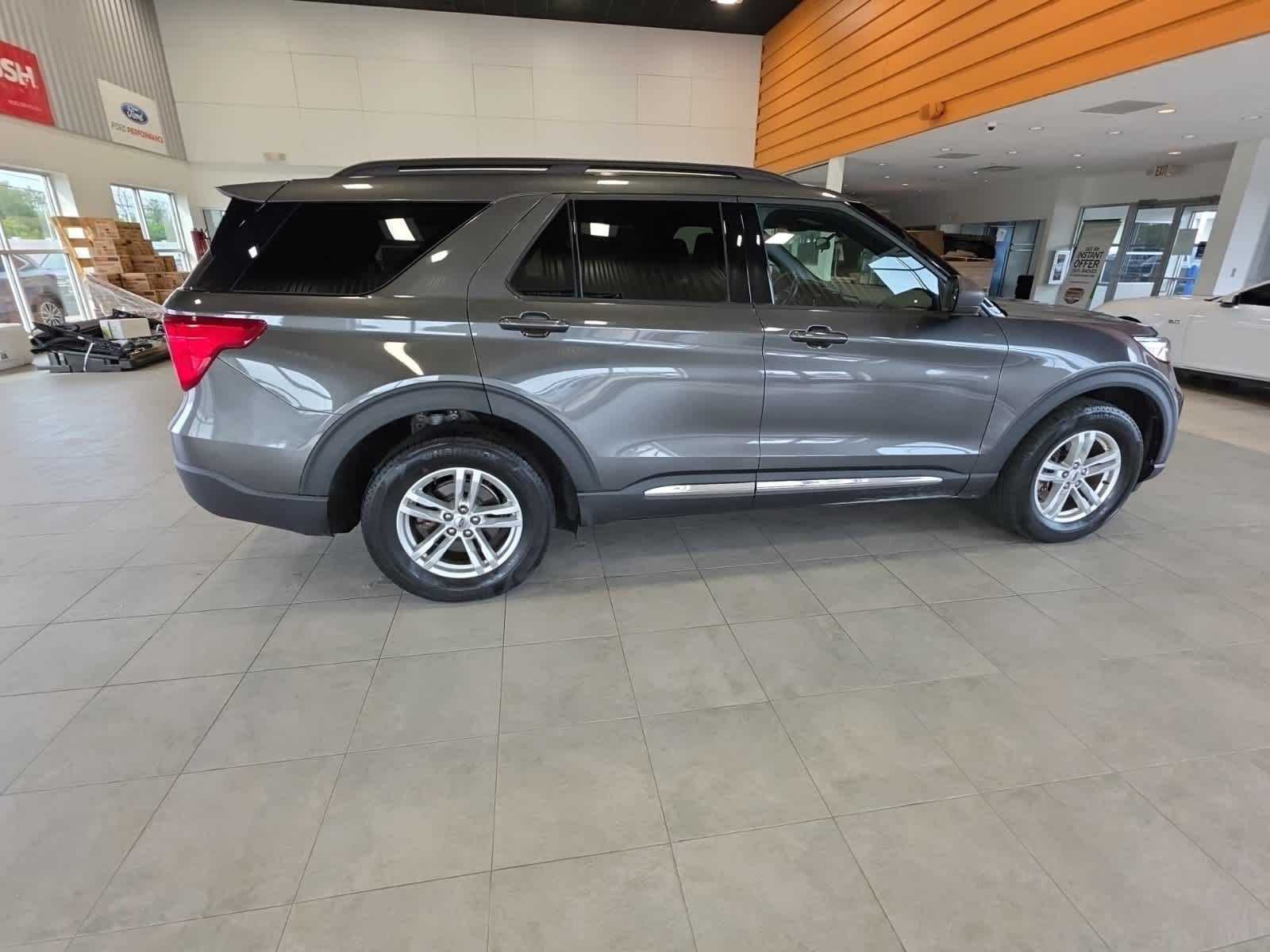 Certified 2020 Ford Explorer XLT w/ Equipment Group 202A AWD/4WD image 8